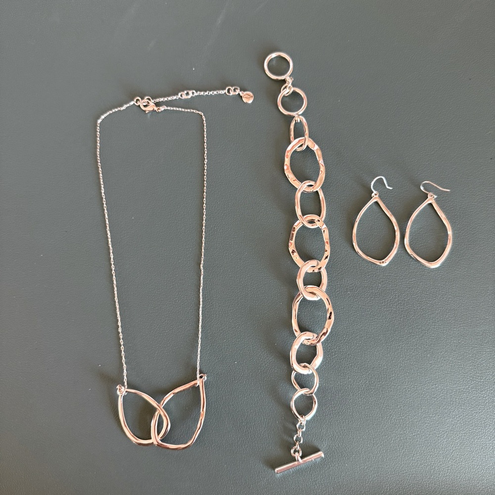 Chloe + Isabel Hammered Oval Jewelry Set Silver